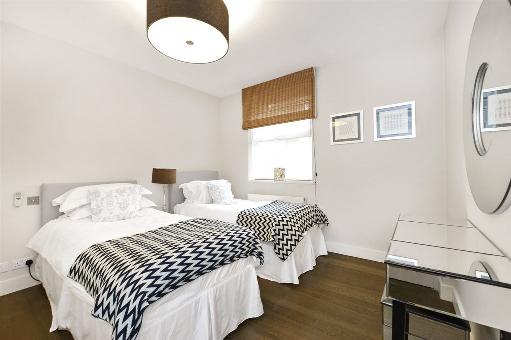Property photo 3 of 17 Picture No. 02