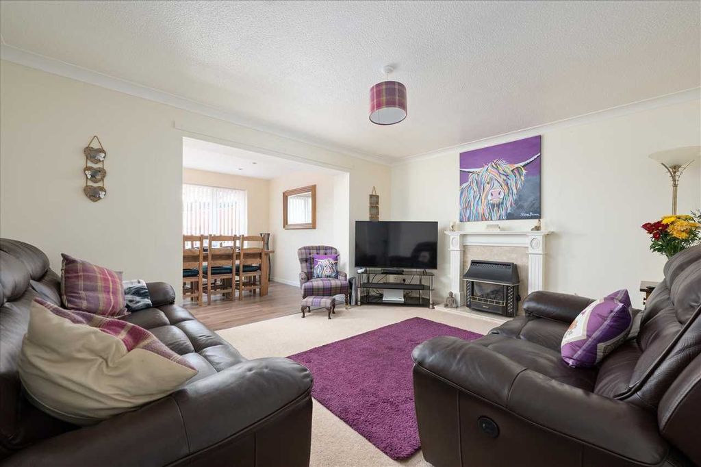 Property photo 2 of 25