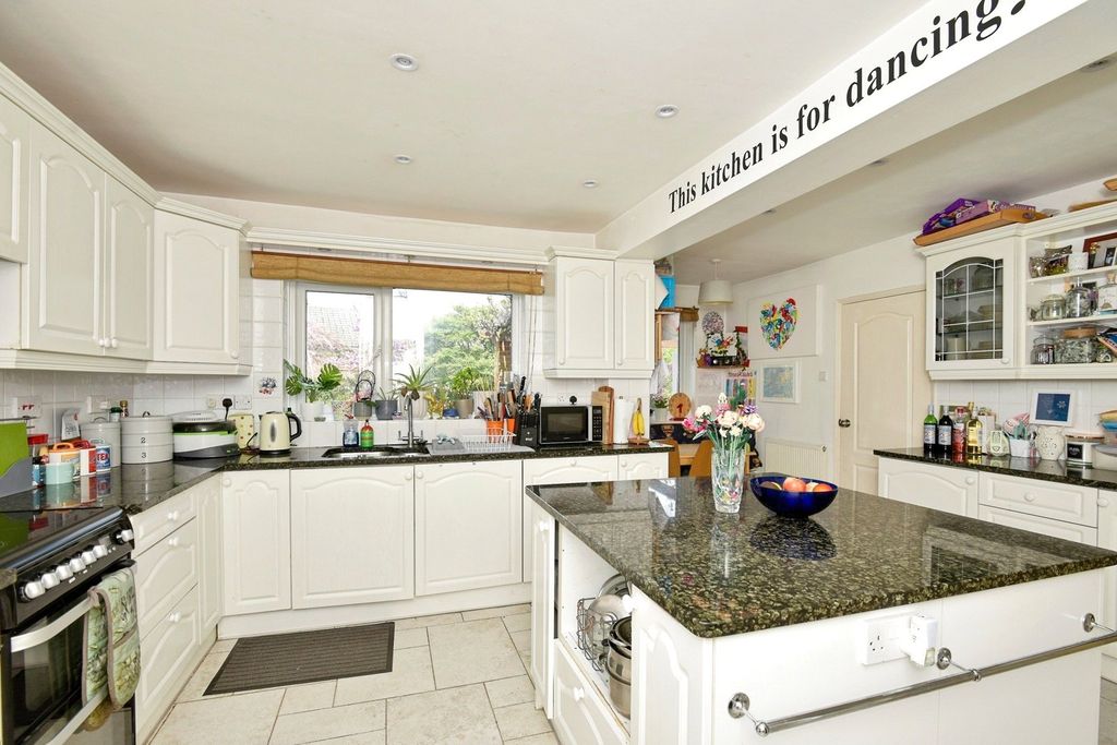 Property photo 2 of 16 Photo