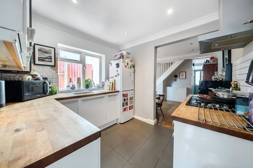 Property photo 3 of 19 Kitchen