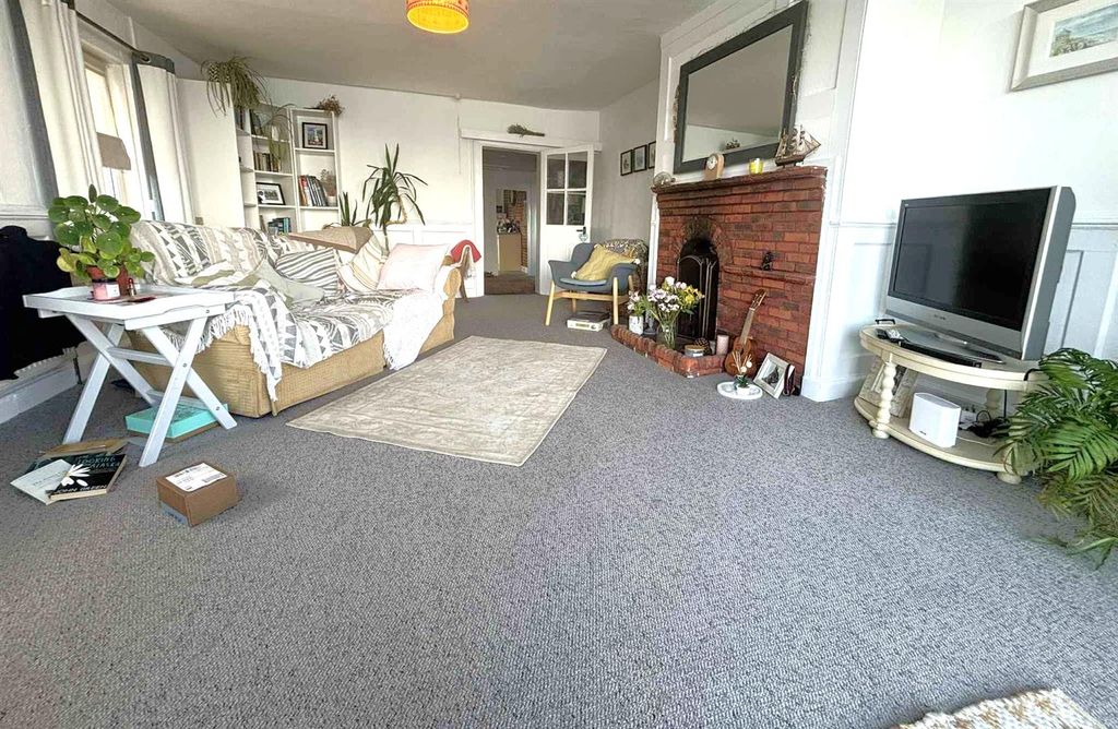 Property photo 3 of 6 Lounge.Jpg