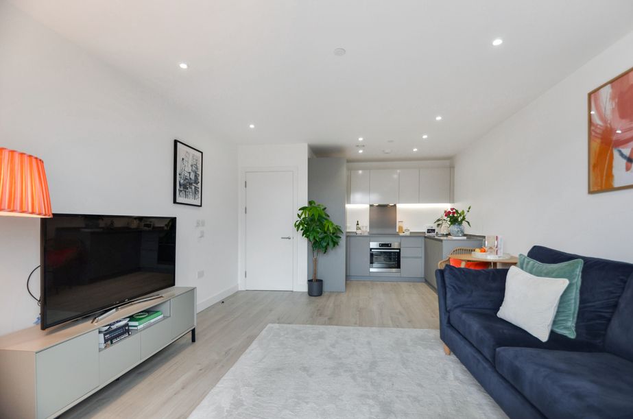 Property photo 2 of 25 Lounge Area (5).Jpg