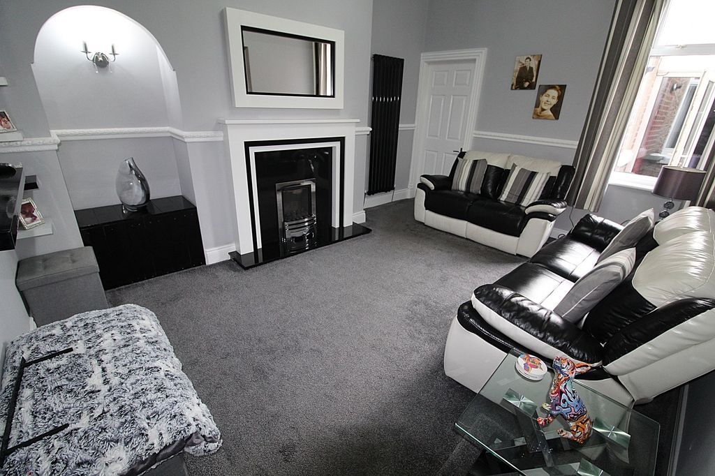 Property photo 2 of 21 Lounge