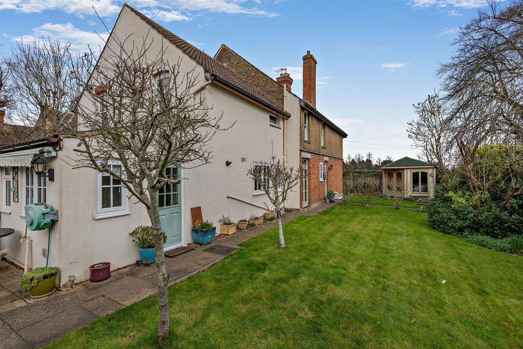 Property photo 1 of 26 8682355-Exterior01-800.Jpg