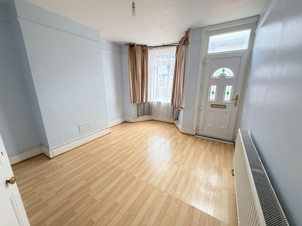 Property photo 2 of 7 4211062