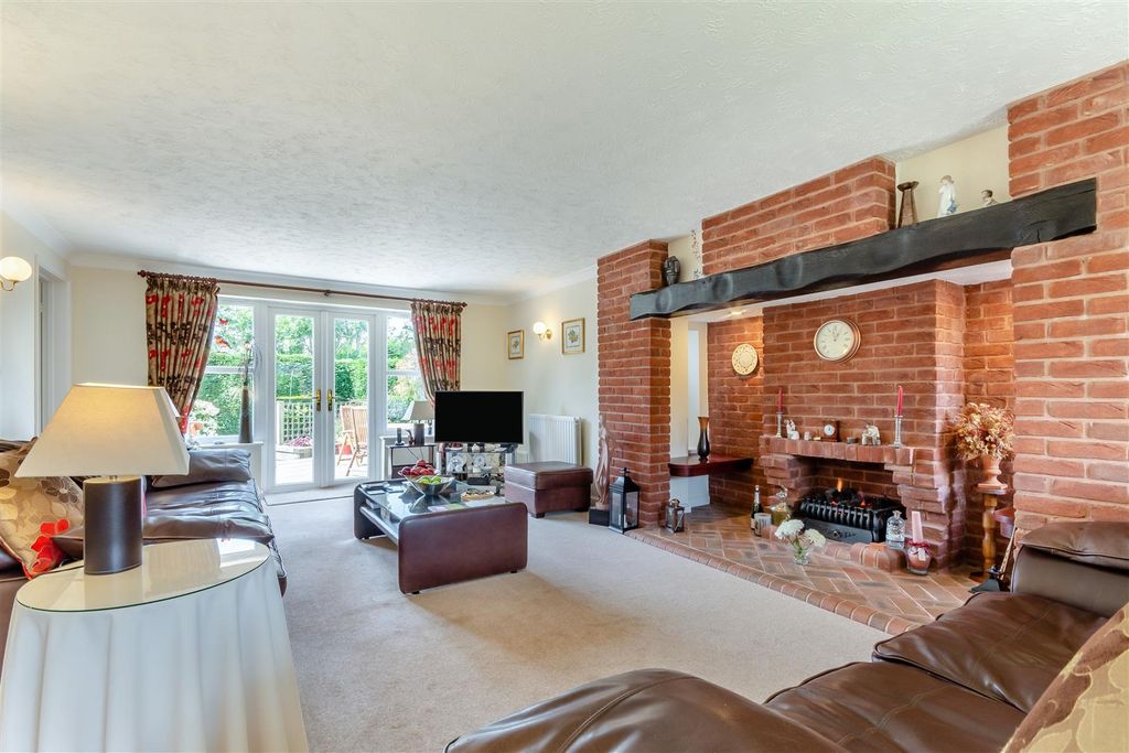 Property photo 3 of 43 8652465-Interior03.Jpg