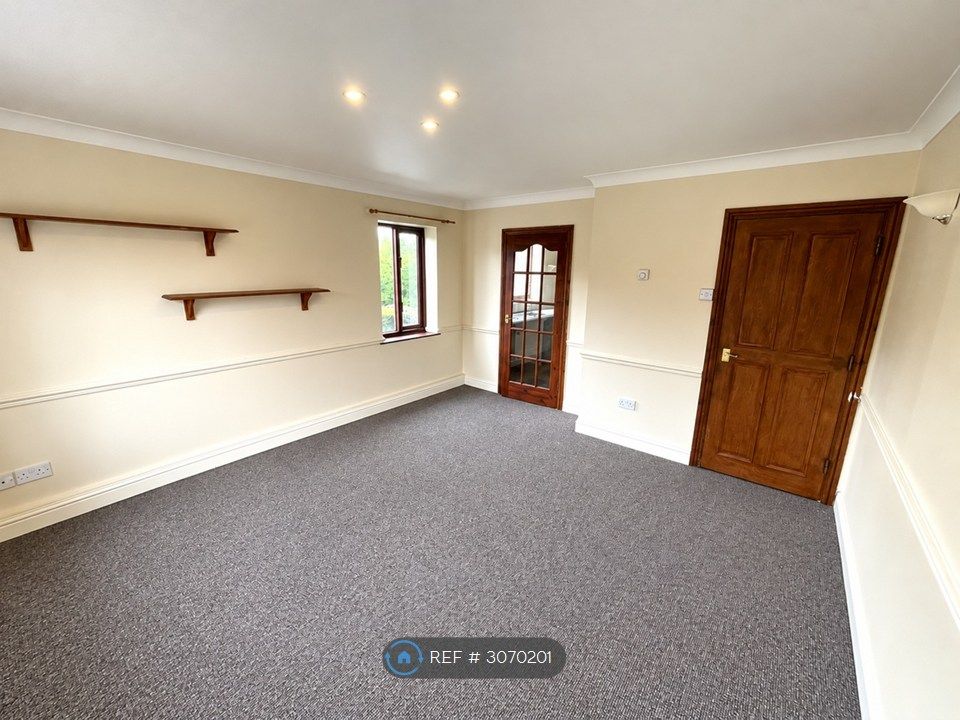 Property photo 3 of 7 Lounge