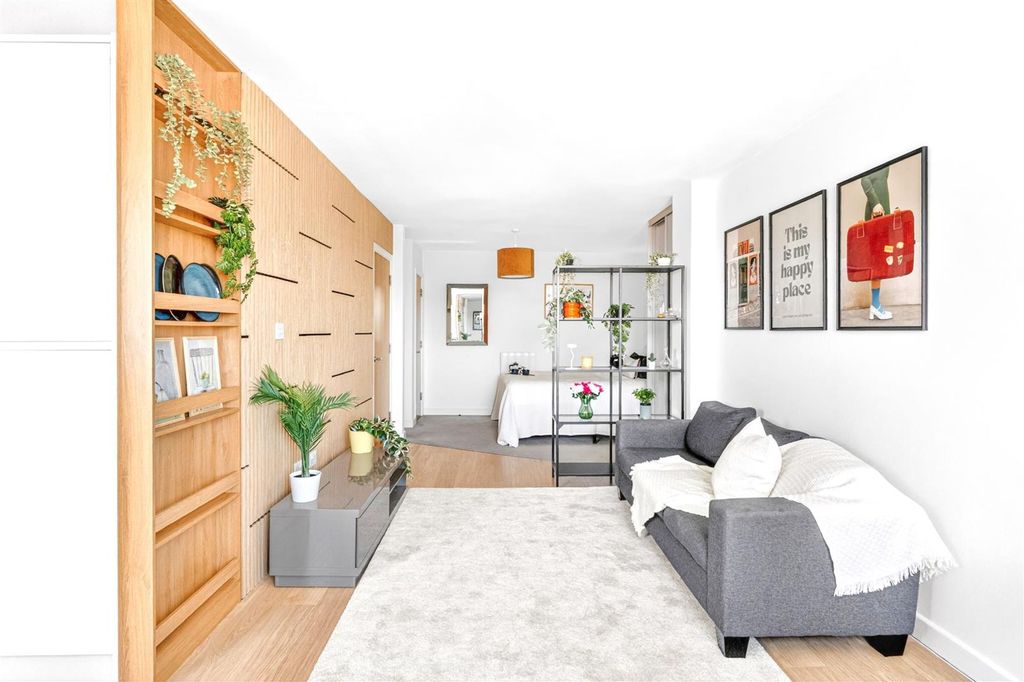 Property photo 2 of 9