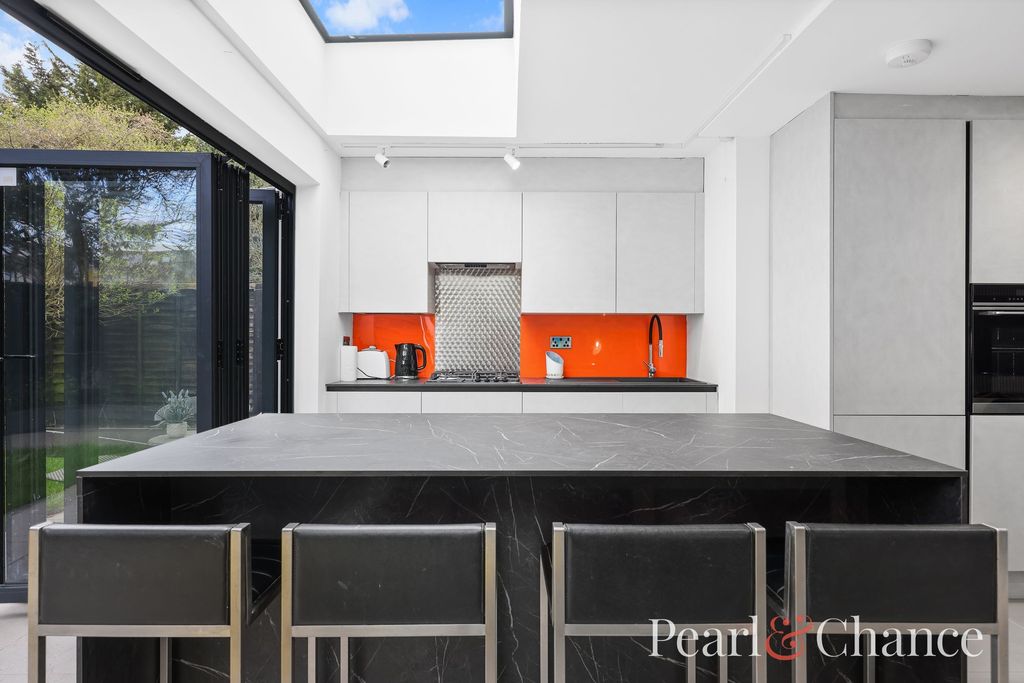 Property photo 2 of 22