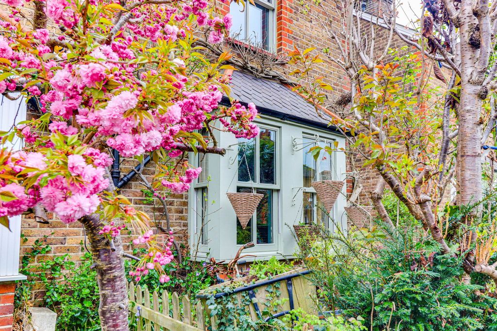 Property photo 1 of 43