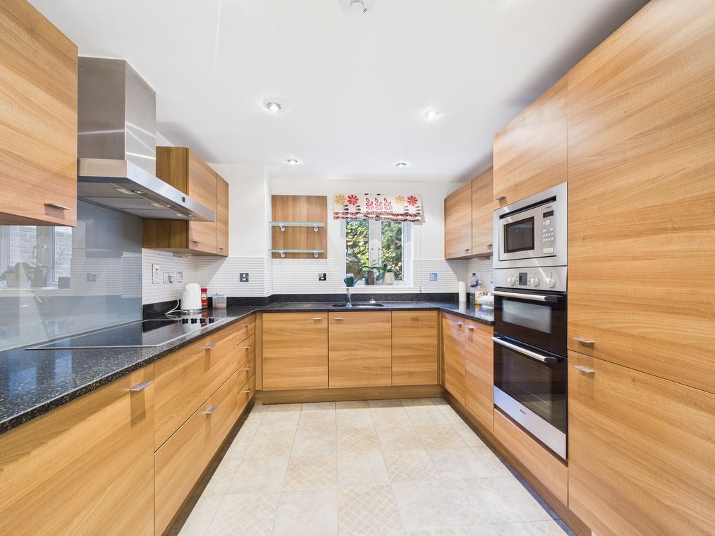 Property photo 3 of 20 Cam04018G0-Pr0399-Still011