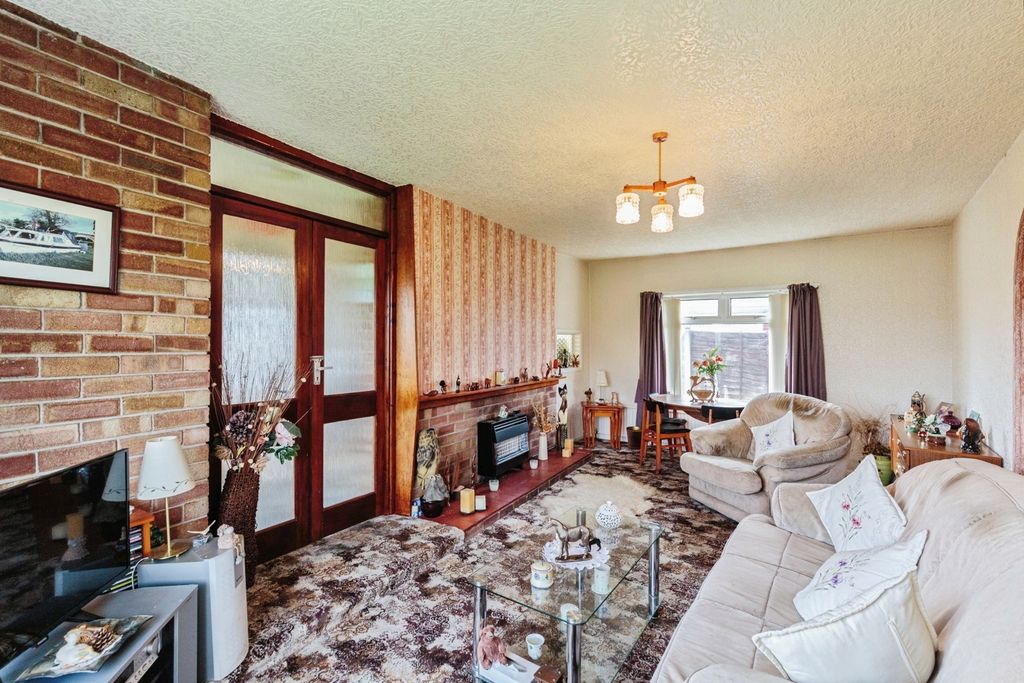 Property photo 3 of 17 Photo