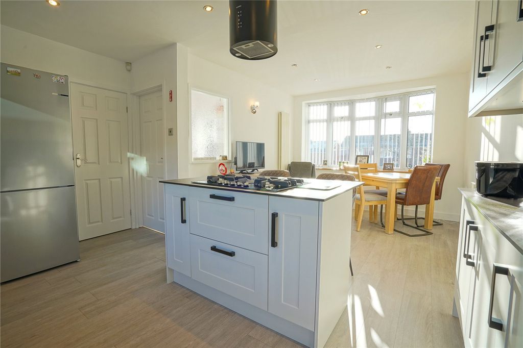 Property photo 2 of 17 Picture No. 13