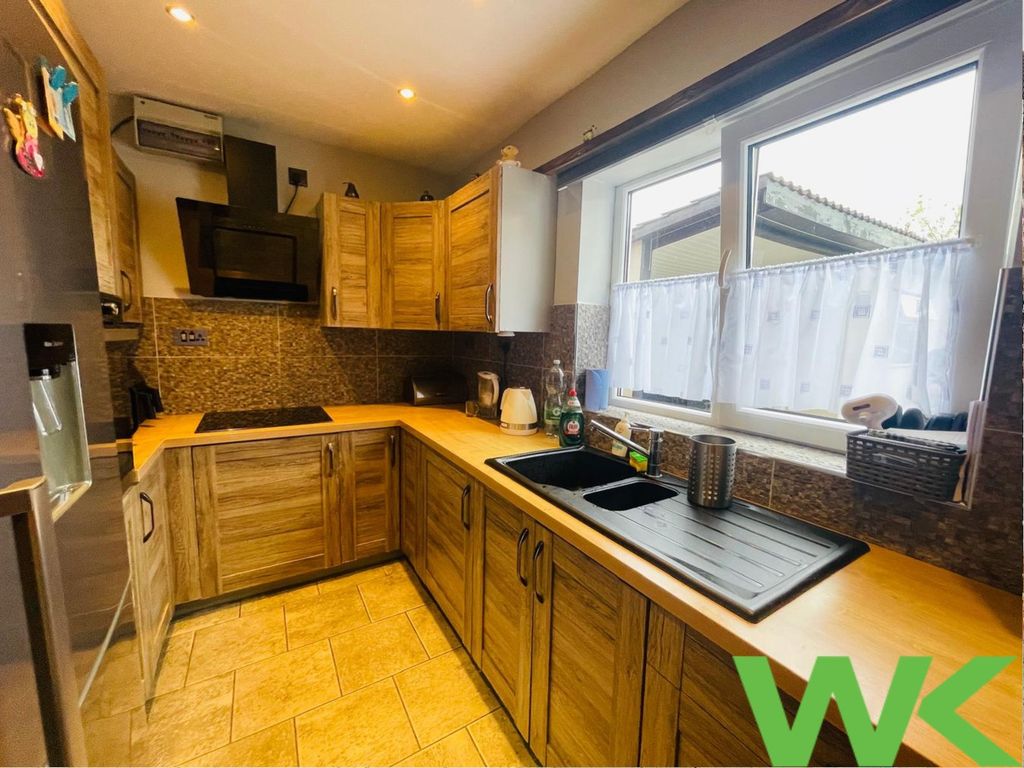 Property photo 2 of 14 Kitchen