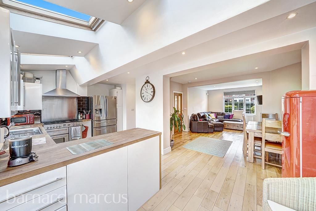 Property photo 1 of 8 Kitchen