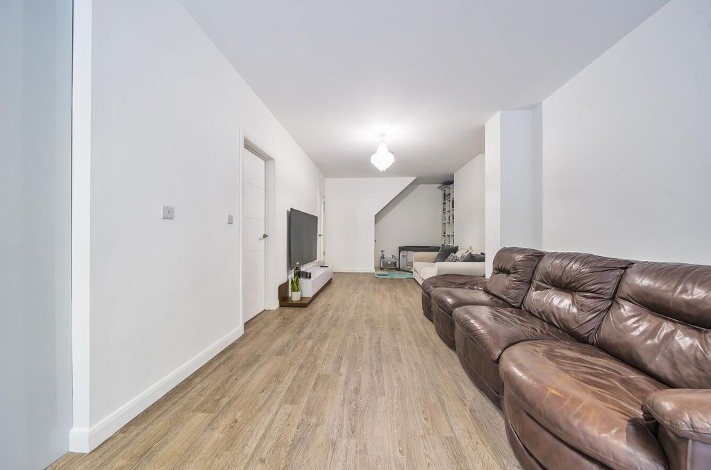 Property photo 3 of 15 Davidson Frost-Wellings, Dfw, Grasmere Gardens, Re