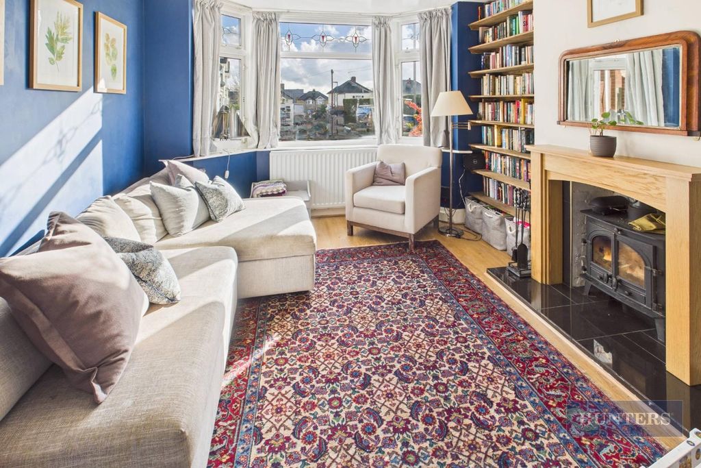 Property photo 2 of 13 Sitting.Jpg