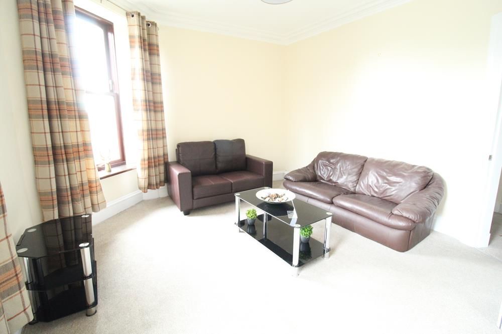 Property photo 2 of 8 Lounge