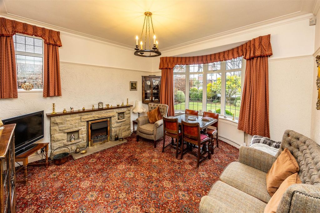 Property photo 3 of 37 Lounge