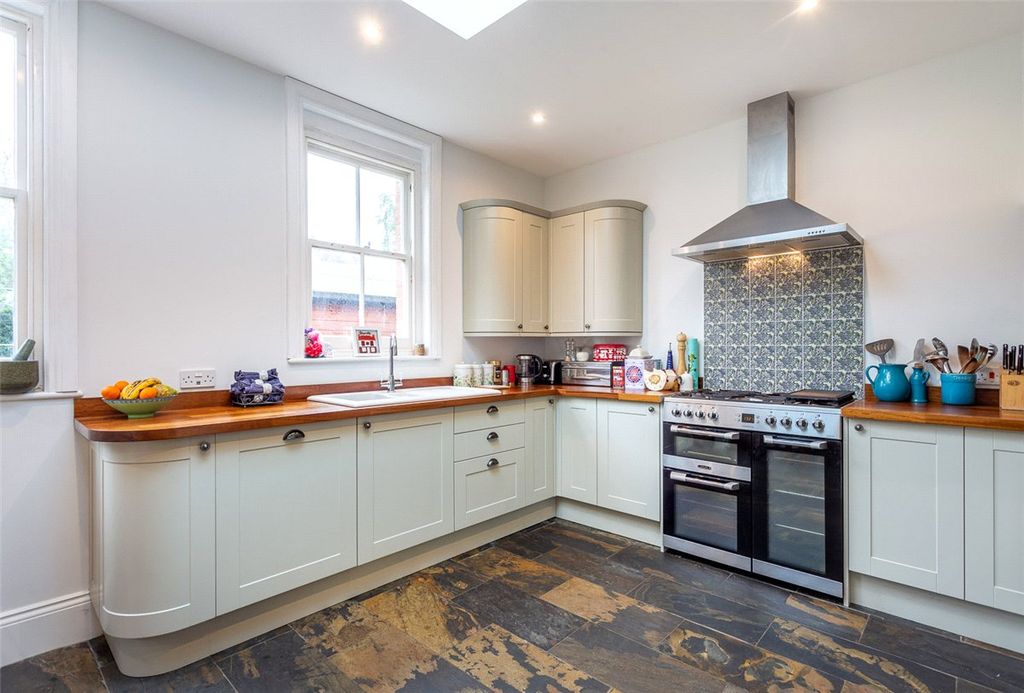 Property photo 2 of 13 Picture No. 12