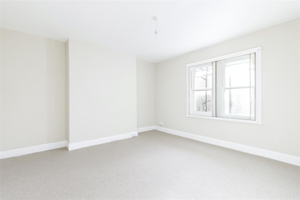 Property photo 3 of 7 Reception