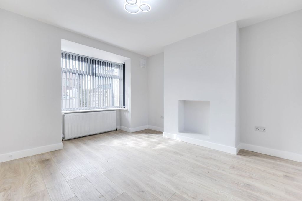 Property photo 2 of 17 Picture No. 02