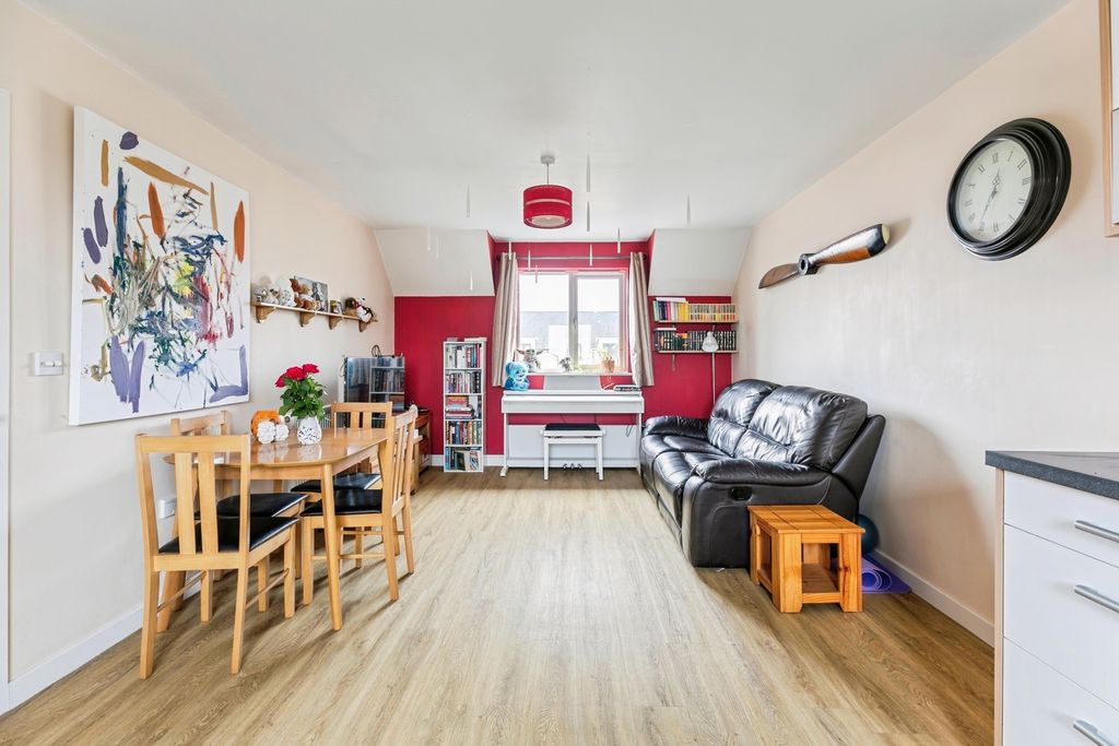 Property photo 3 of 12 Pbox-Img.Jpg