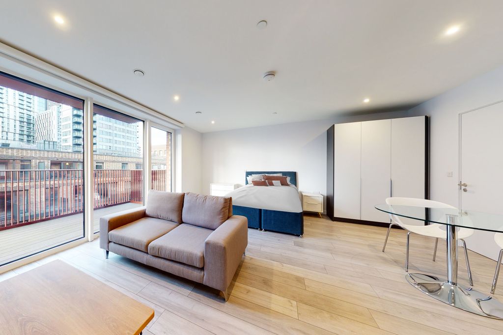 Property photo 2 of 21