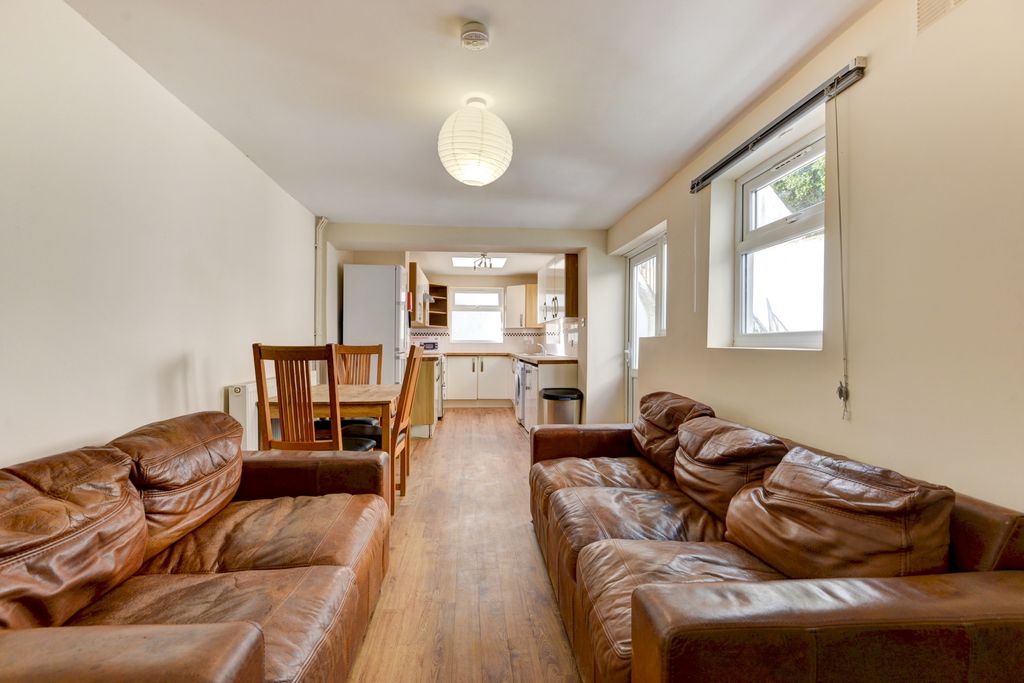 Property photo 2 of 20 A Bright And Welcoming Living Room With Ample Seat...
