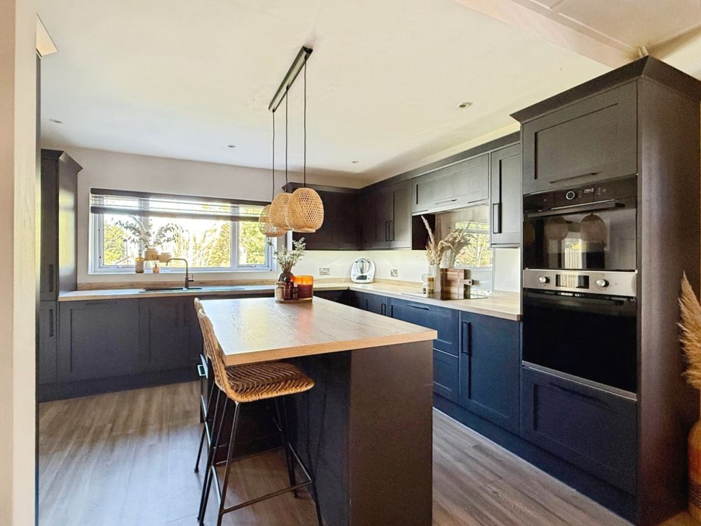 Property photo 3 of 28 Pbox-Img.Jpeg