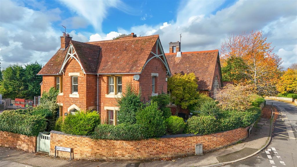 Property photo 1 of 31