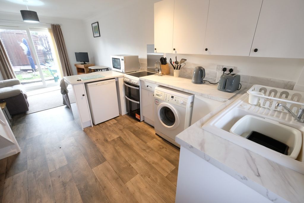 Property photo 2 of 9 Kitchen