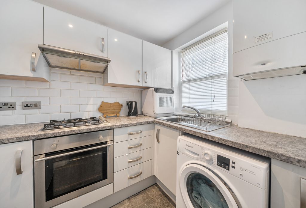 Property photo 2 of 10 1329901-9-689F36d...