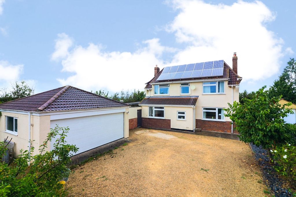 Property photo 1 of 52 Image00018