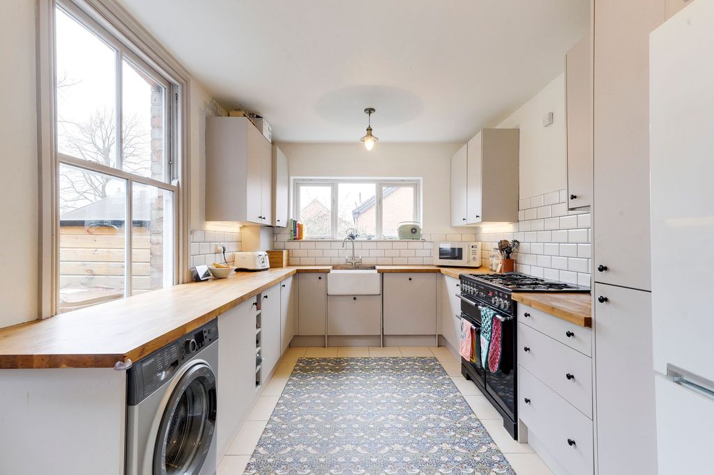 Property photo 3 of 21