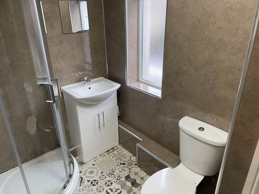 Property photo 2 of 15 Bathroom 2, 1