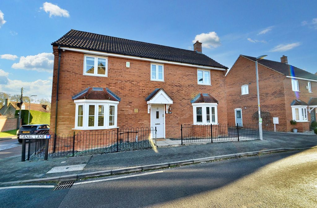 Property photo 1 of 24