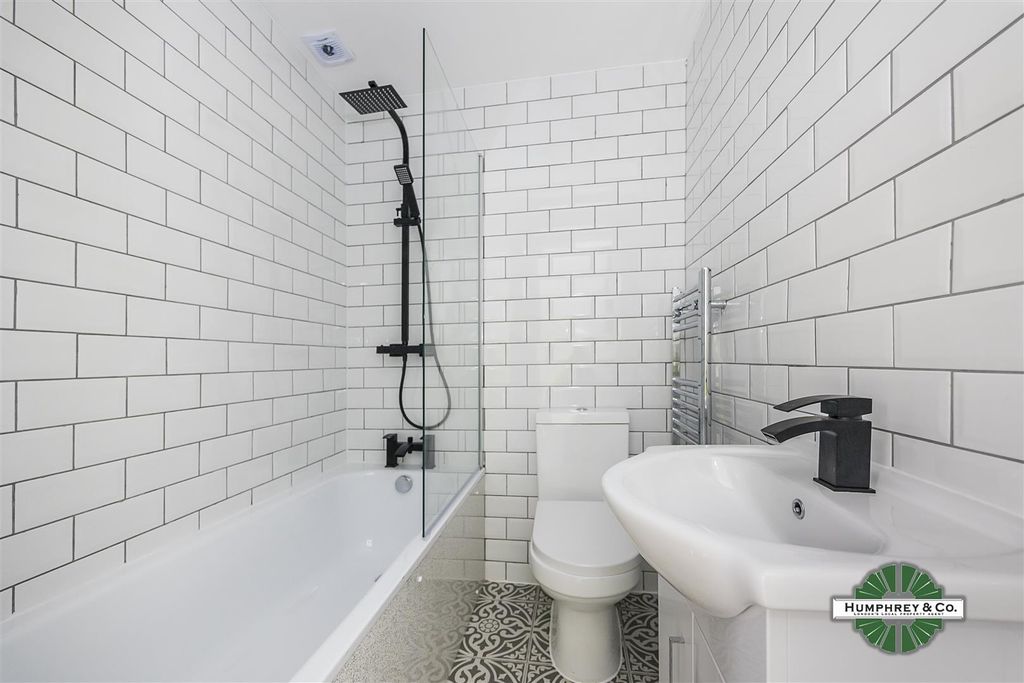 Property photo 3 of 9 59A Clifden Road - 14.Jpg