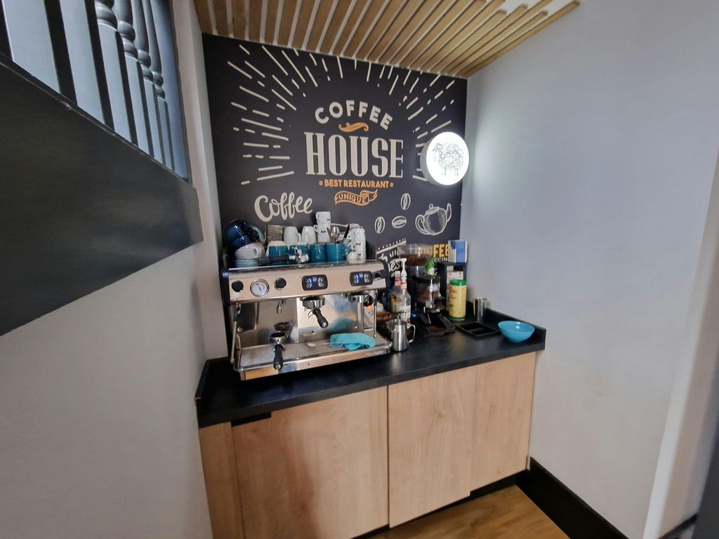 Property photo 3 of 6 Communal