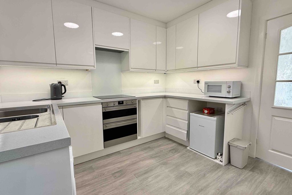 Property photo 2 of 21 Gallery