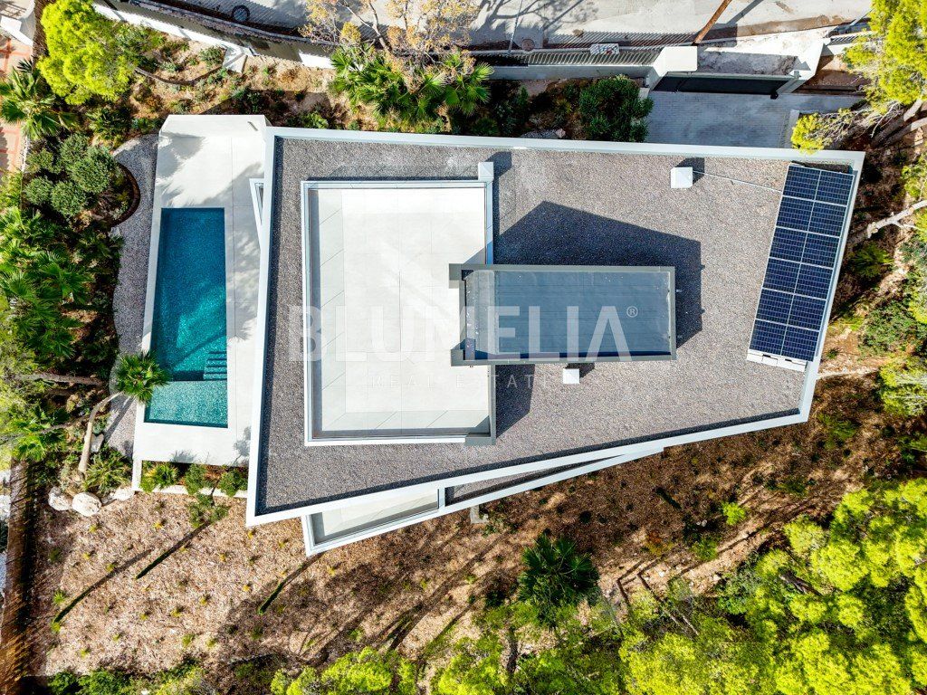 Property photo 3 of 60