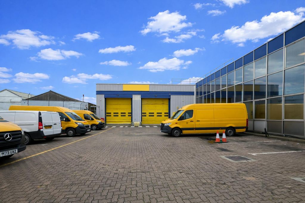 Property photo 3 of 7 Yard