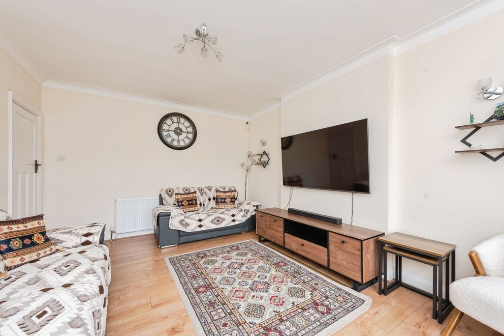 Property photo 3 of 18 Living Room