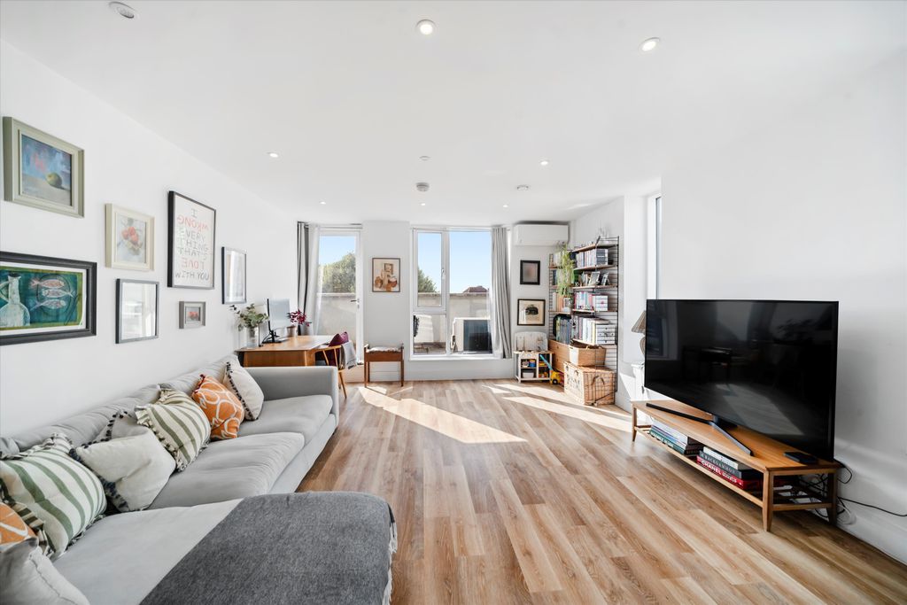 Property photo 1 of 13 Image
