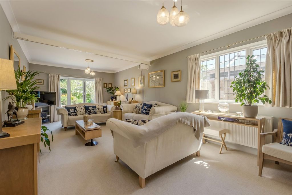 Property photo 3 of 21 8689855-Interior24.Jpg