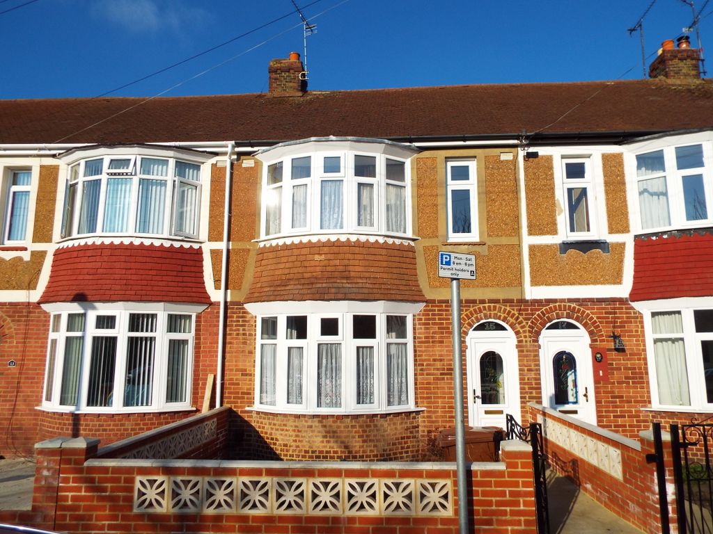 Property photo 1 of 9 Beaconsfield Avenue Front