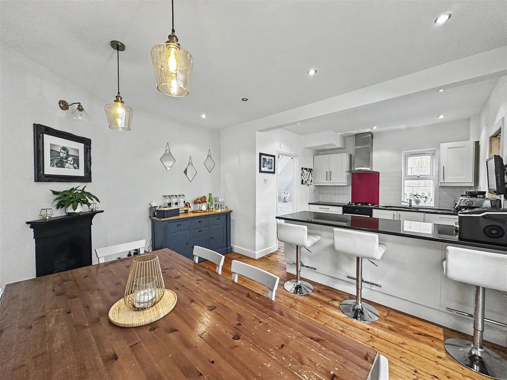 Property photo 3 of 19 Kitchen Diner