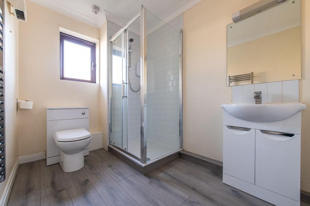 Property photo 3 of 11 Shower Room