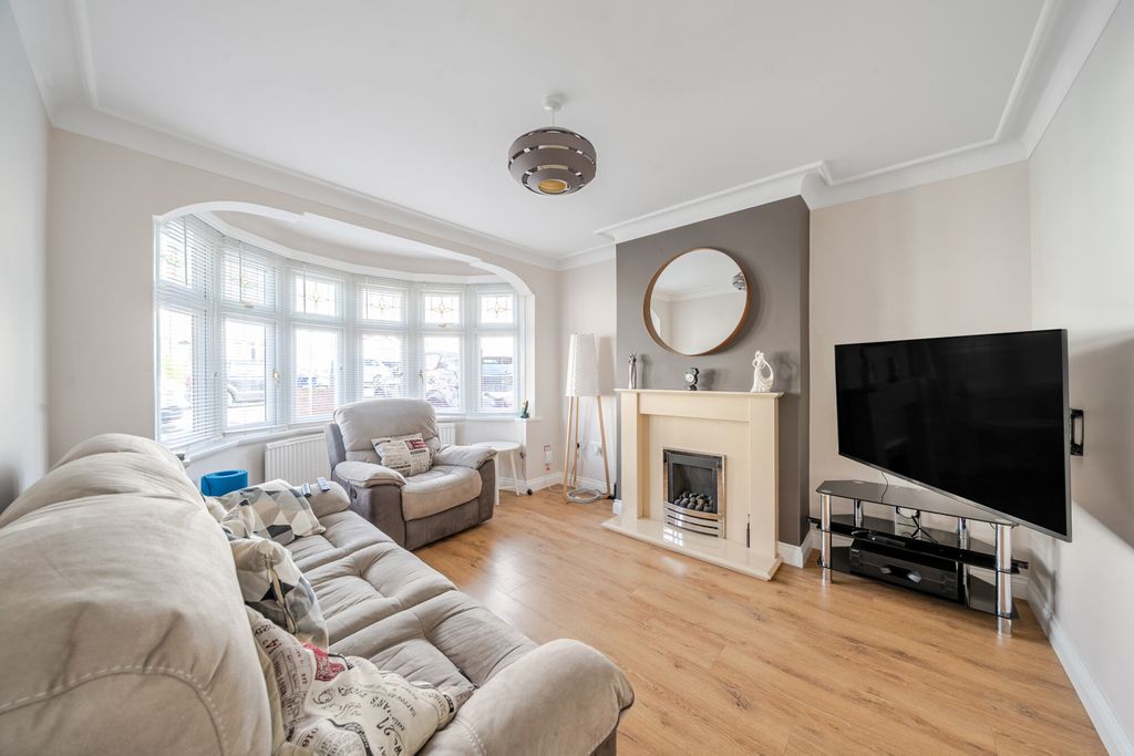 Property photo 2 of 27 1354300-10-68c7F1...
