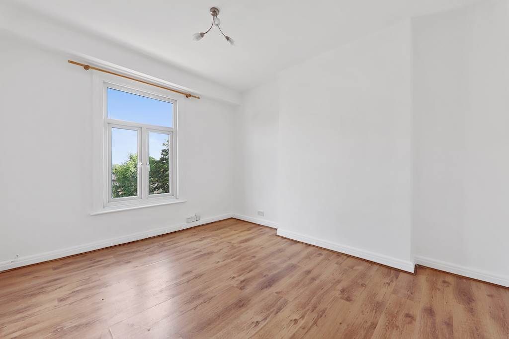 Property photo 3 of 6 09-B8d5Jhhgll - Flat 5, 124 Anerley Road - 27 (1)-